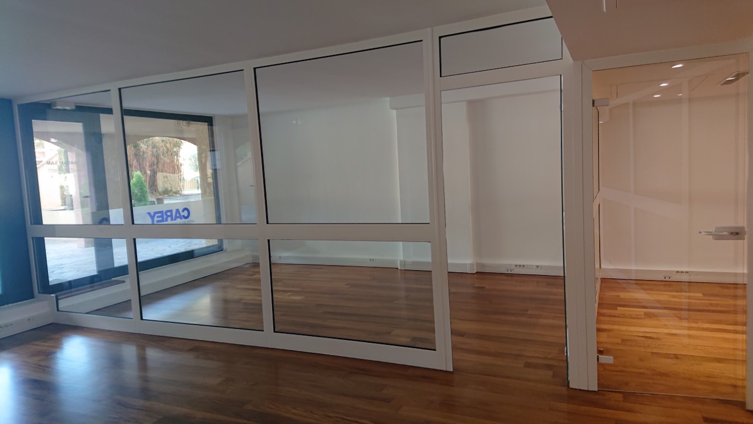 bureau-gauche-entre-e-moyen-1709563319-1736776691 Quartier Fontvieille – Quiet offices overlooking gardens