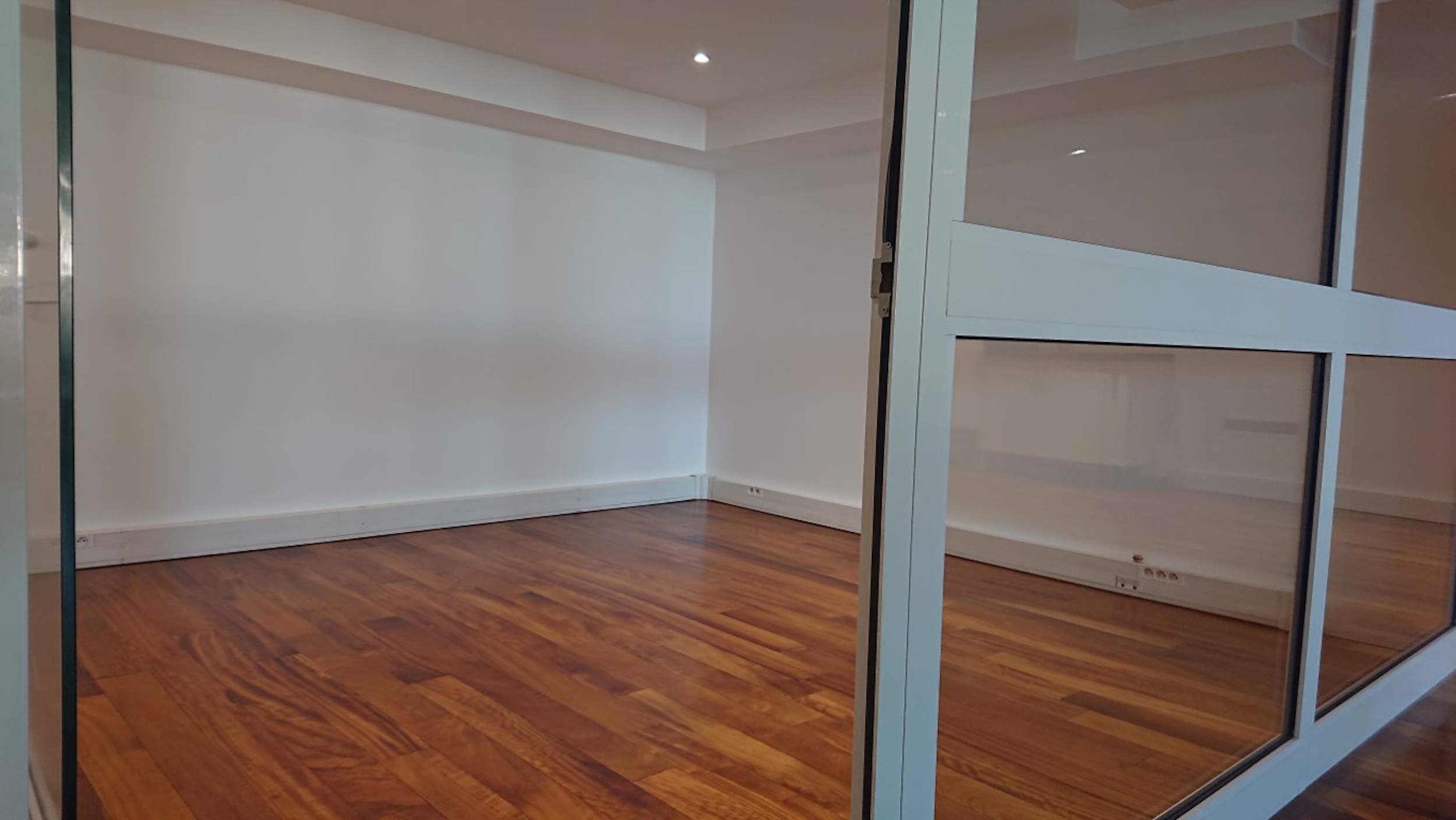 bureau-milieu-fond-moyen-1709563320-1736776692 Quartier Fontvieille – Quiet offices overlooking gardens