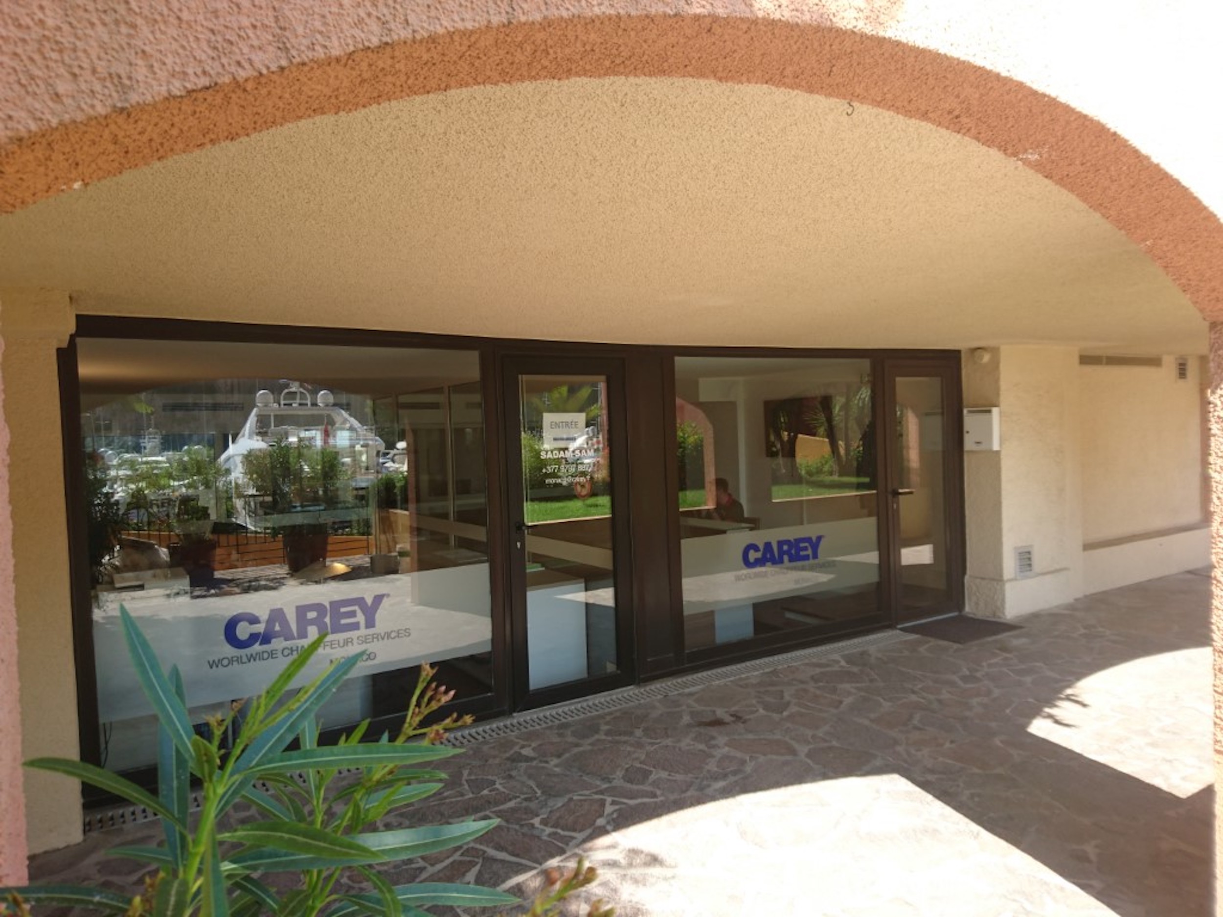 vitrine-bis-moyen-1709563327-1736776693 Quartier Fontvieille – Quiet offices overlooking gardens