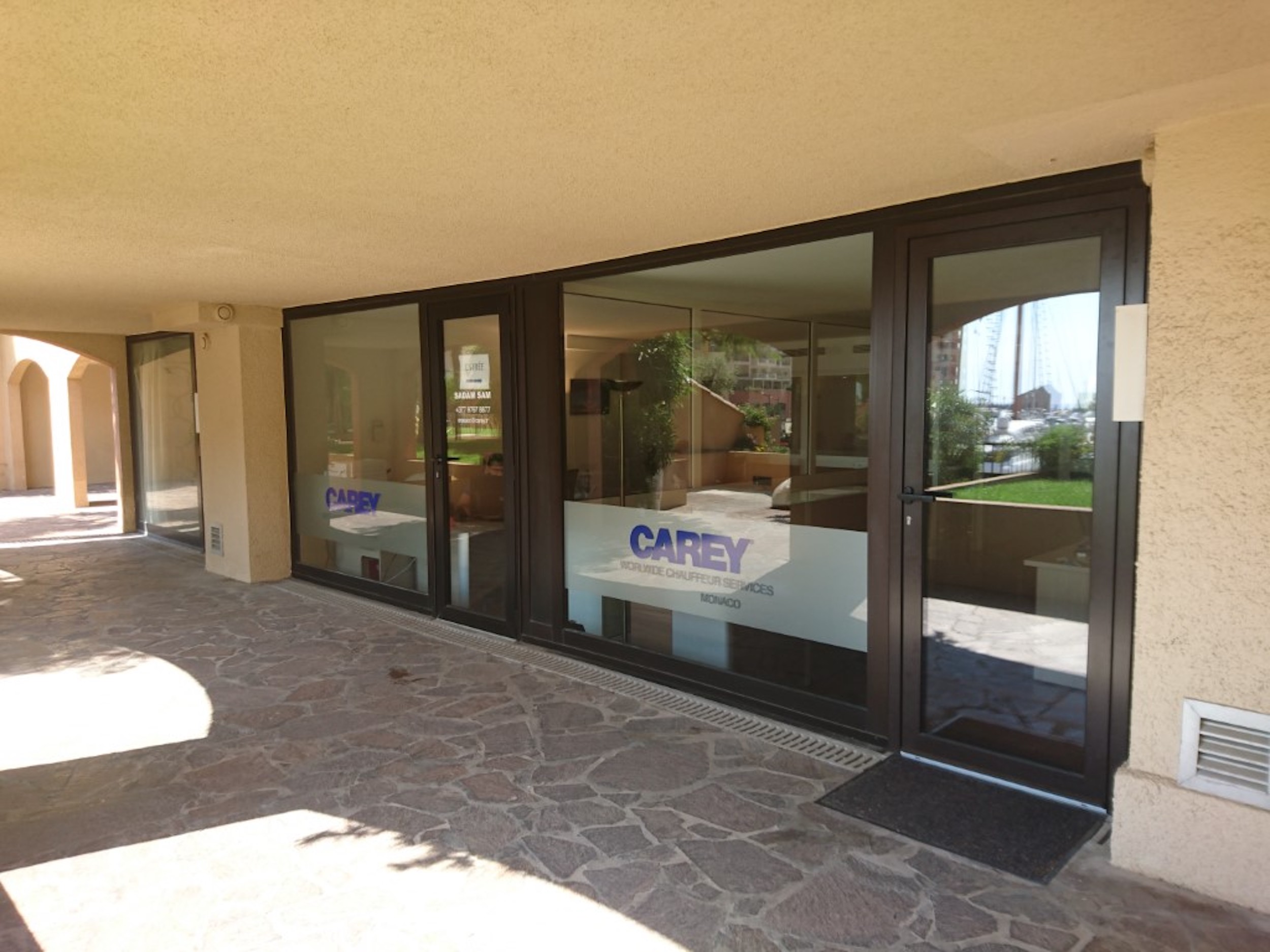 vitrine-ter-moyen-1709563327-1736776693 Quartier Fontvieille – Quiet offices overlooking gardens