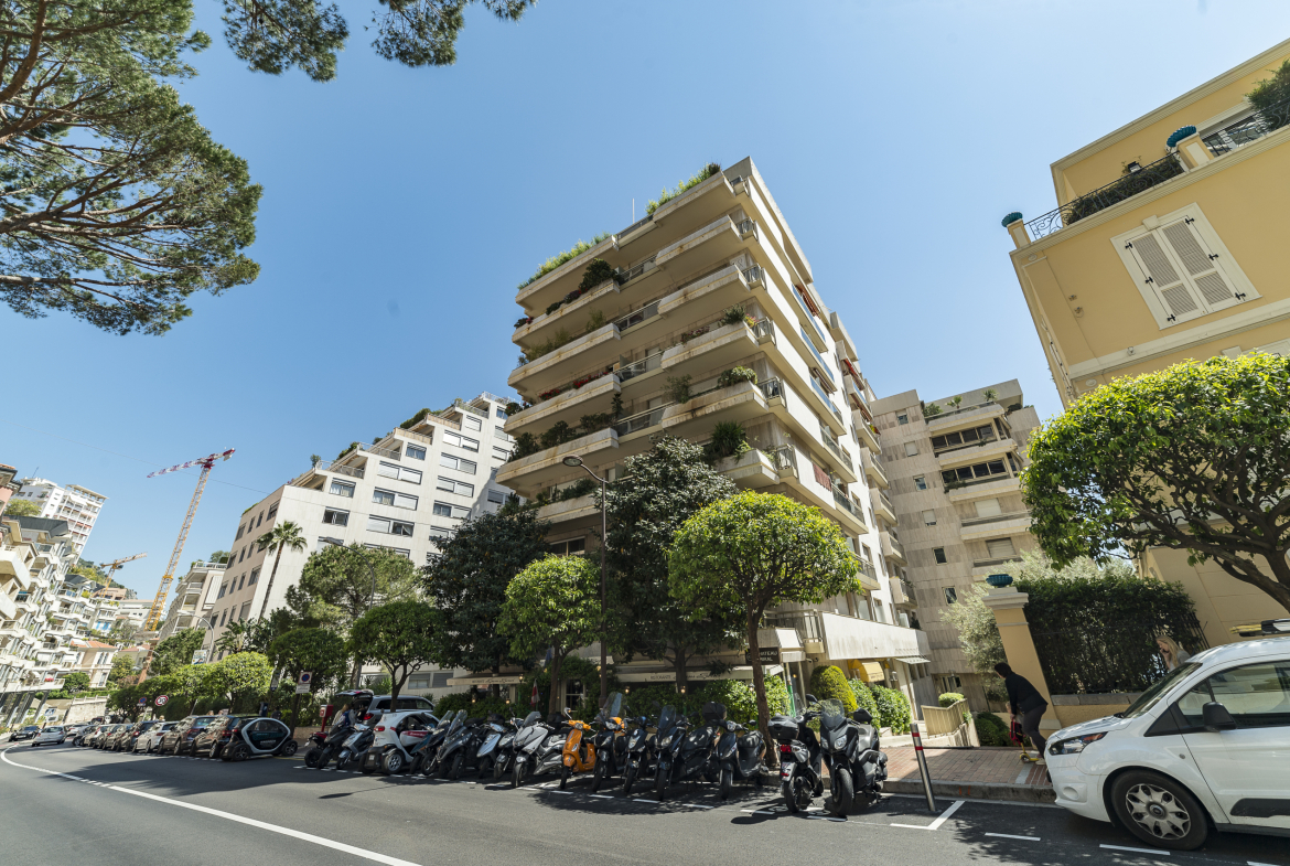 Saint Roman Château Amiral Parking for sale
