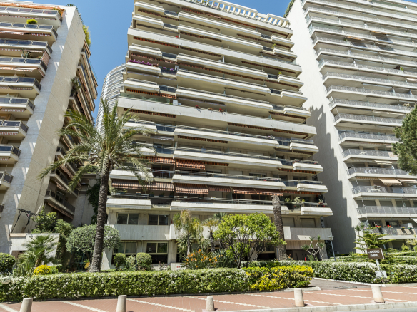 Saint Roman Château Amiral Parking for sale