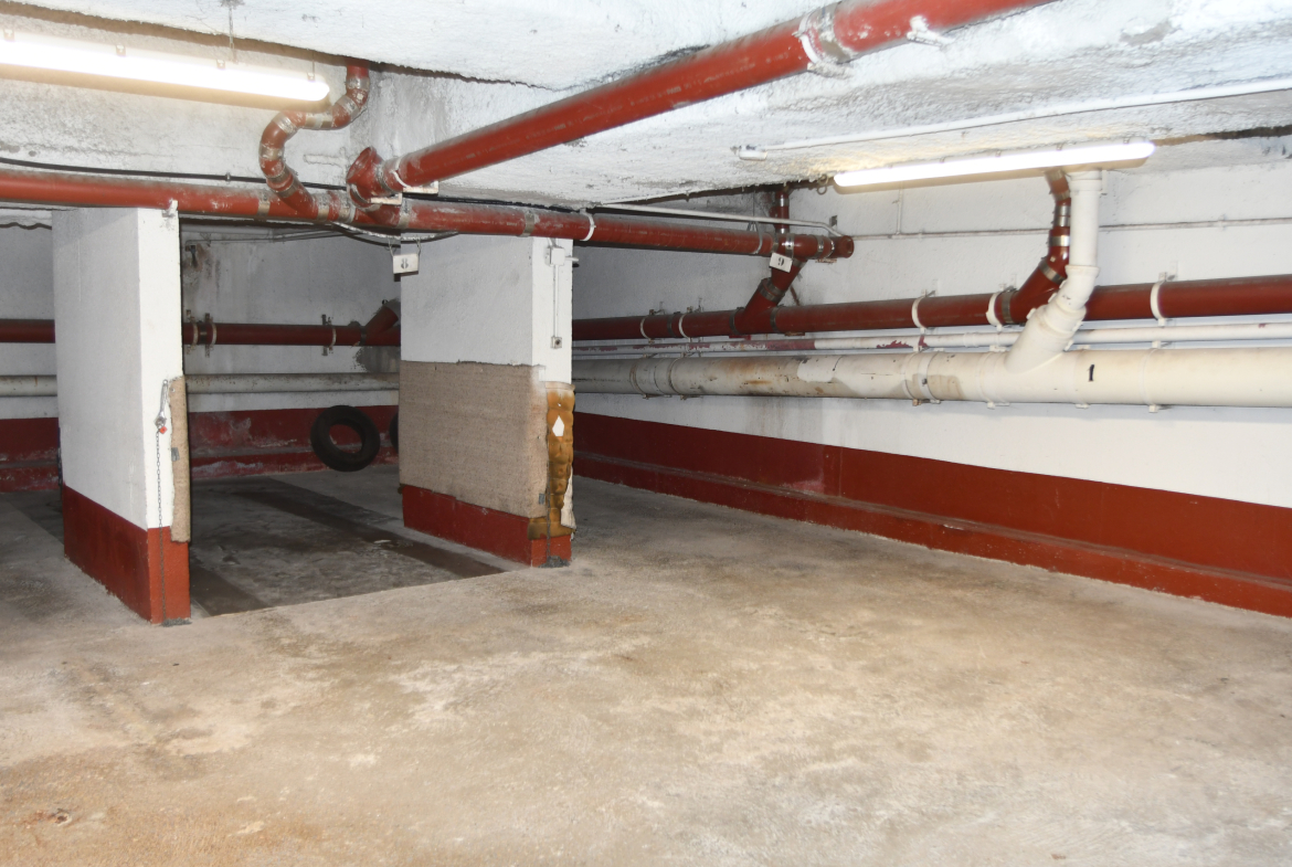 Saint Roman Château Amiral Parking for sale