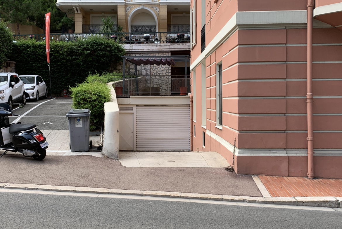 Spacious cellar available for rent