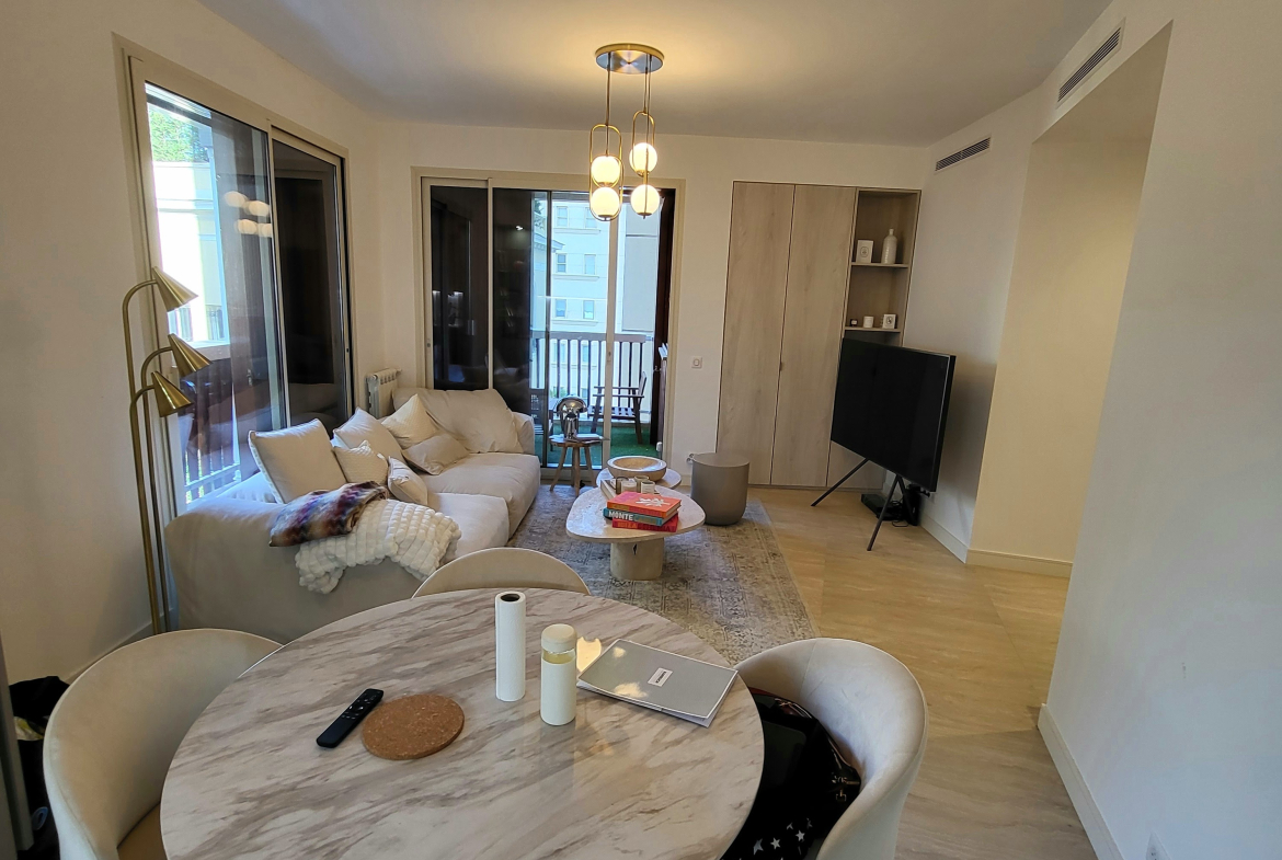 “LE GRANADA” 2 PIECES REFAIT A NEUF
