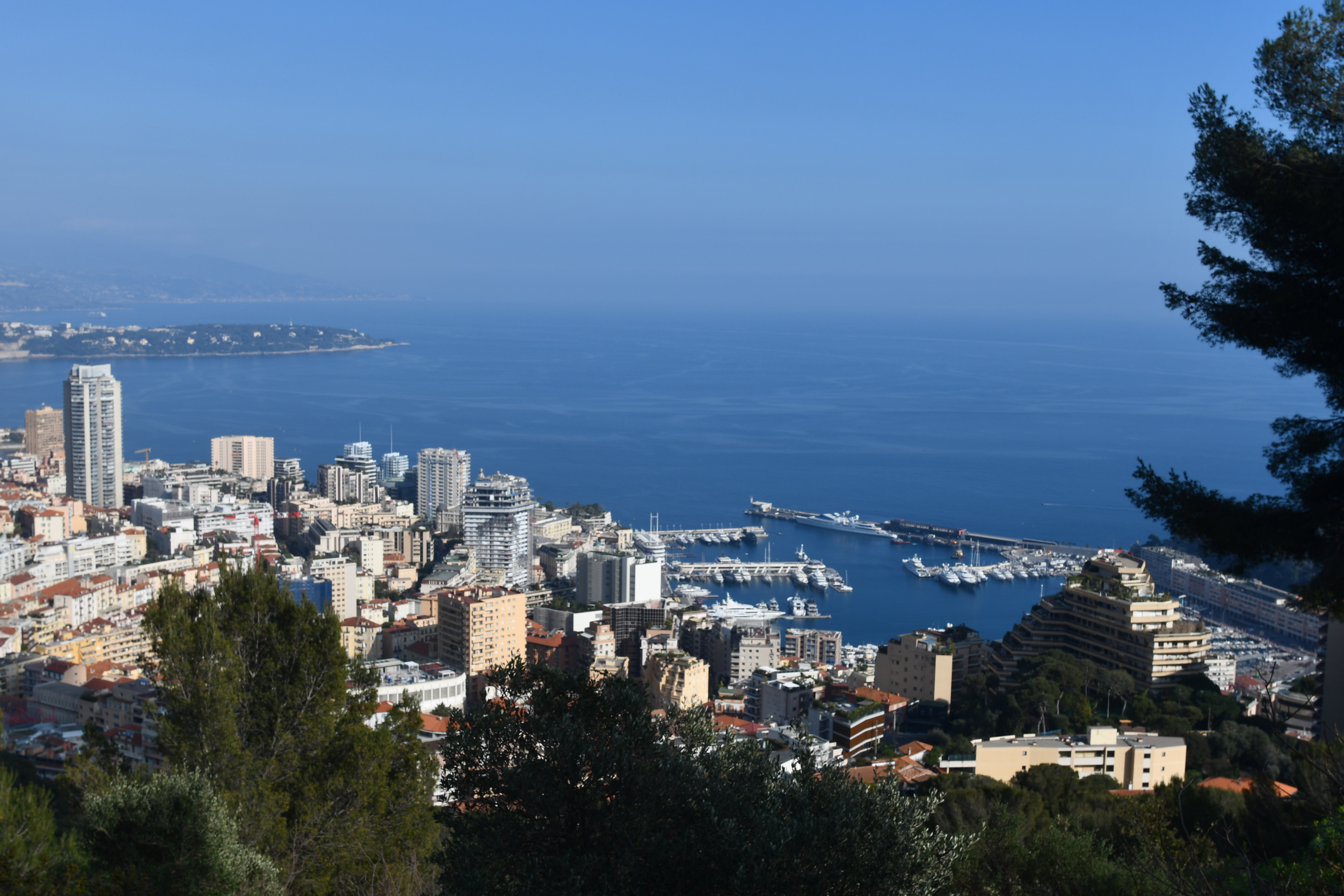 dsc-0316-2-1-1776431431-1 Attic apartment in need of renovation with great potential in the heart of La Condamine