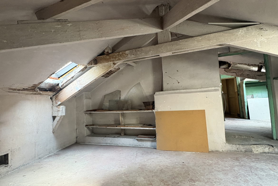 Attic apartment in need of renovation with great potential in the heart of La Condamine