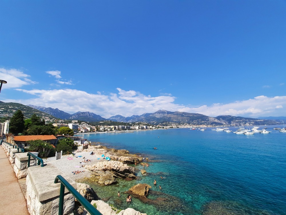ROQUEBRUNE CAP MARTIN FOR SALE 3 P SEA FRONT
