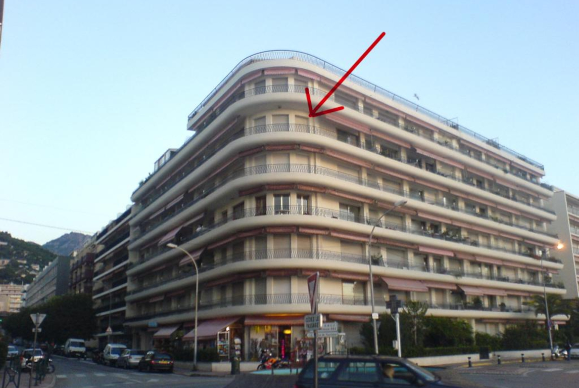ROQUEBRUNE CAP MARTIN FOR SALE 3 P SEA FRONT