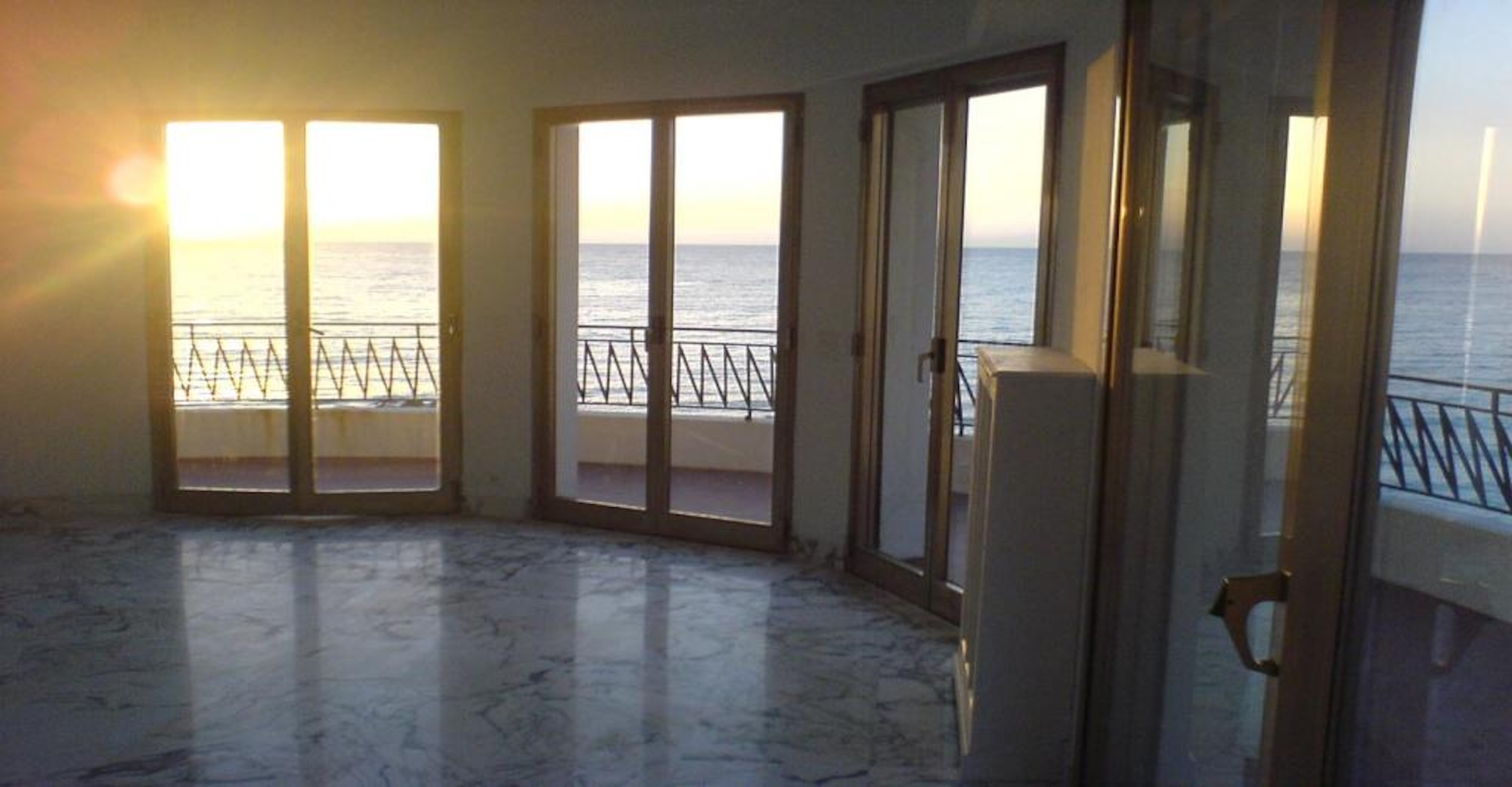 6-1741076072 ROQUEBRUNE CAP MARTIN FOR SALE 3 P SEA FRONT