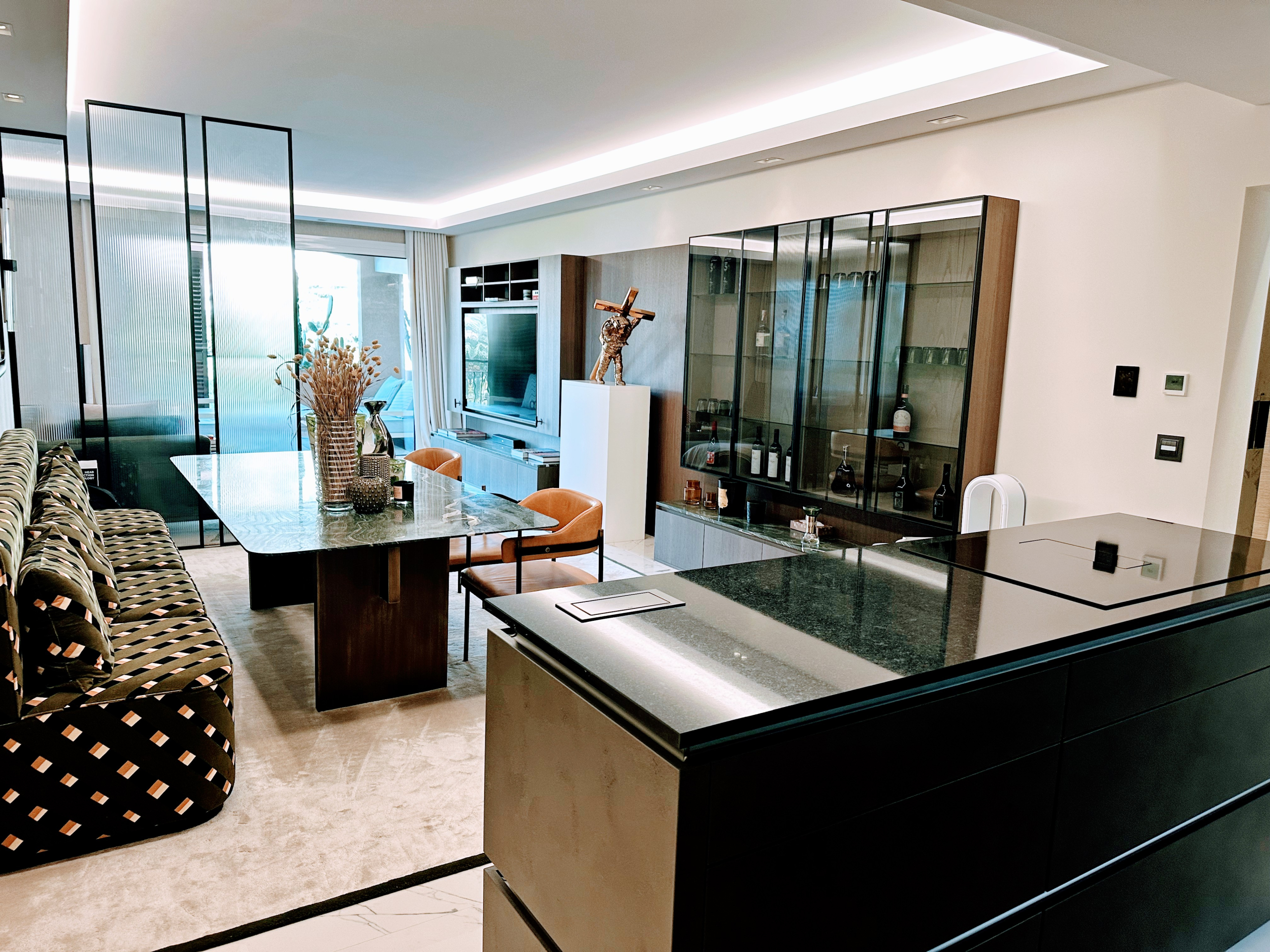cuisine-1745832137-1751014555 Fontvieille – 3/4 rooms Sublime renovated apartment with panoramic terrace and sea view