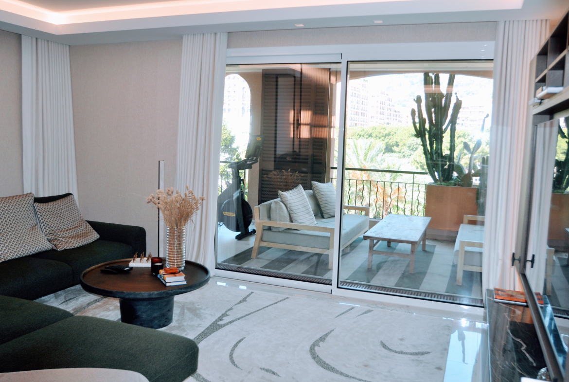 Fontvieille – 3/4 rooms Sublime renovated apartment with panoramic terrace and sea view
