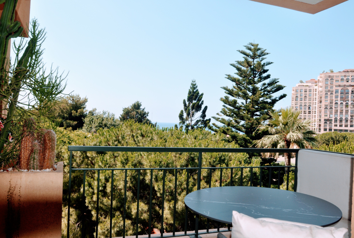 Fontvieille – 3/4 rooms Sublime renovated apartment with panoramic terrace and sea view