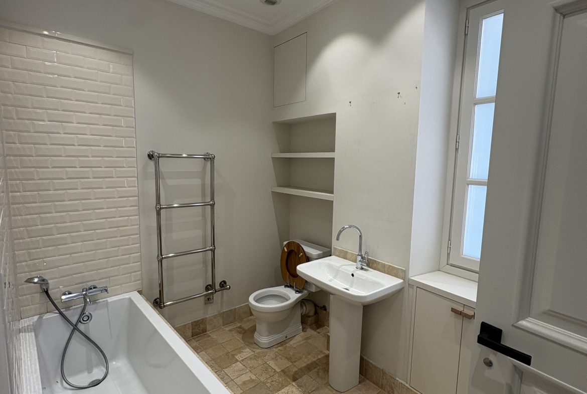 Renovated 3-room apartment with unobstructed views in the heart of Monaco-Ville