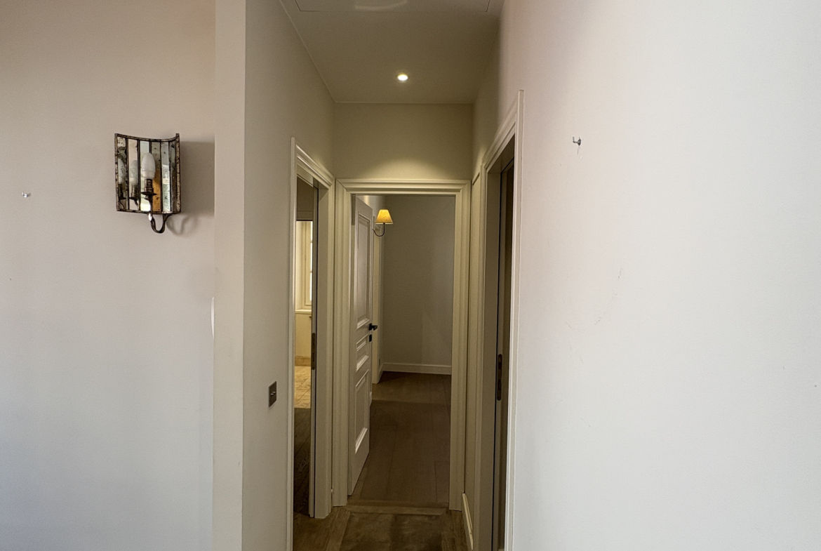 Renovated 3-room apartment with unobstructed views in the heart of Monaco-Ville