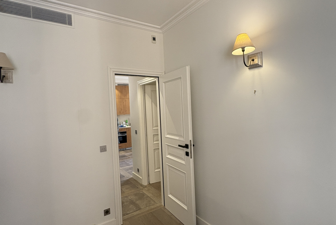 Renovated 3-room apartment with unobstructed views in the heart of Monaco-Ville