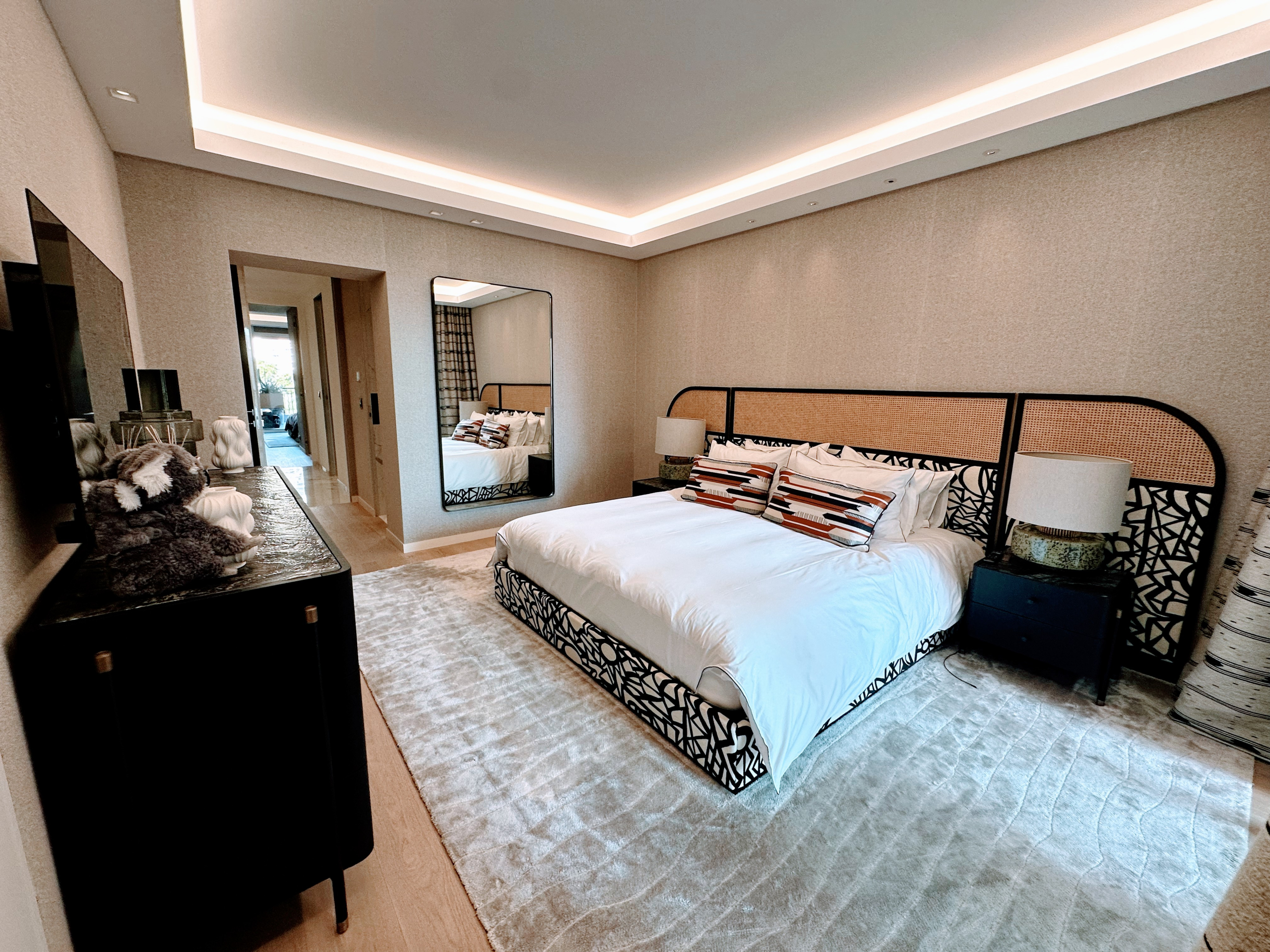 master-bedroom-1745832155-1751014557 Fontvieille – 3/4 rooms Sublime renovated apartment with panoramic terrace and sea view