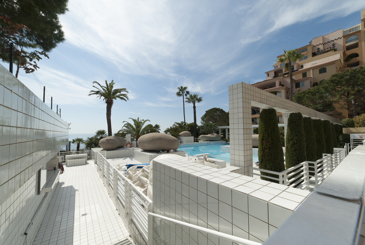 Fontvieille – 3/4 rooms Sublime renovated apartment with panoramic terrace and sea view