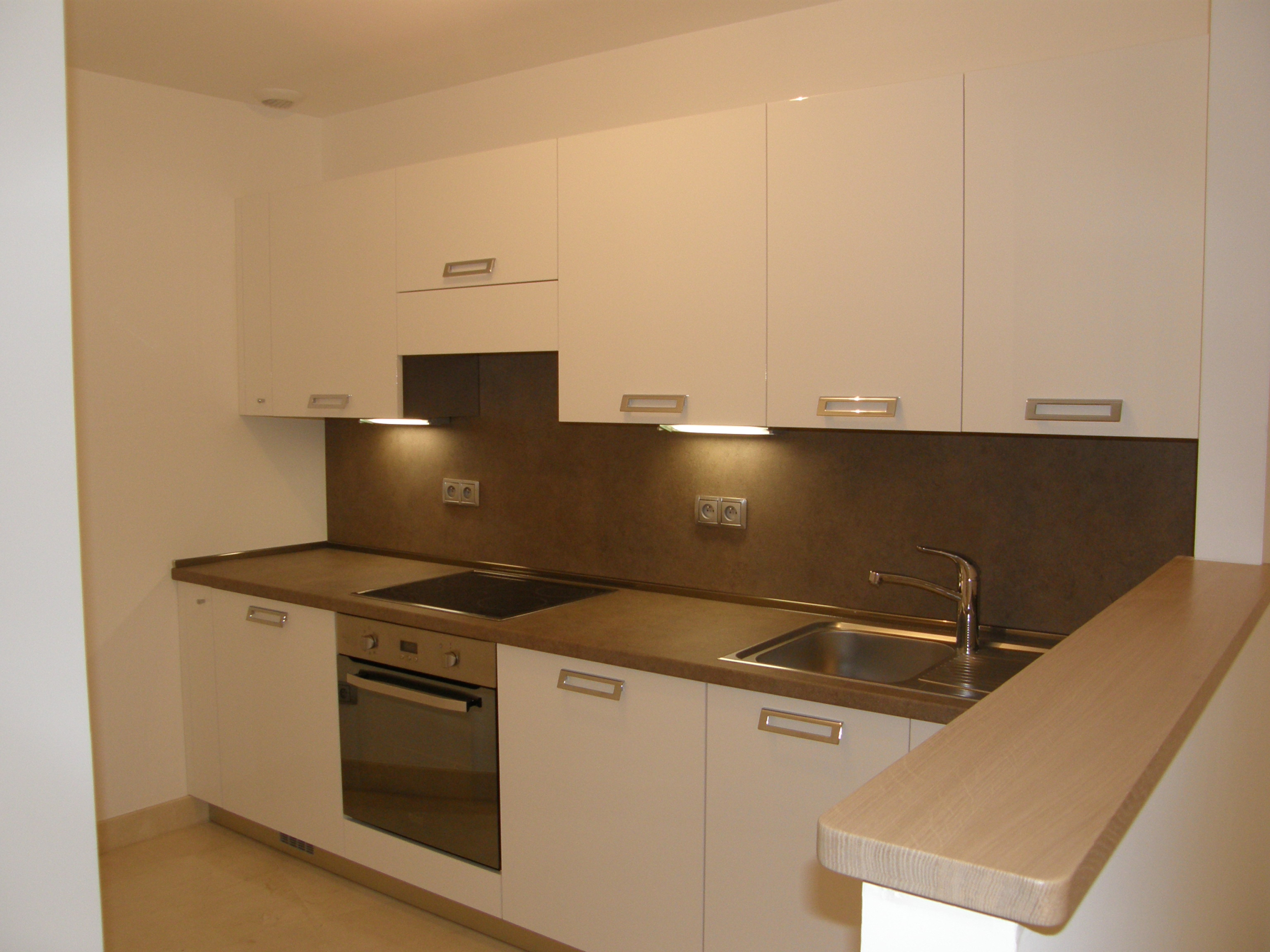 LARGE 2-ROOM APARTMENT IN MIXED USE WITH PARKING