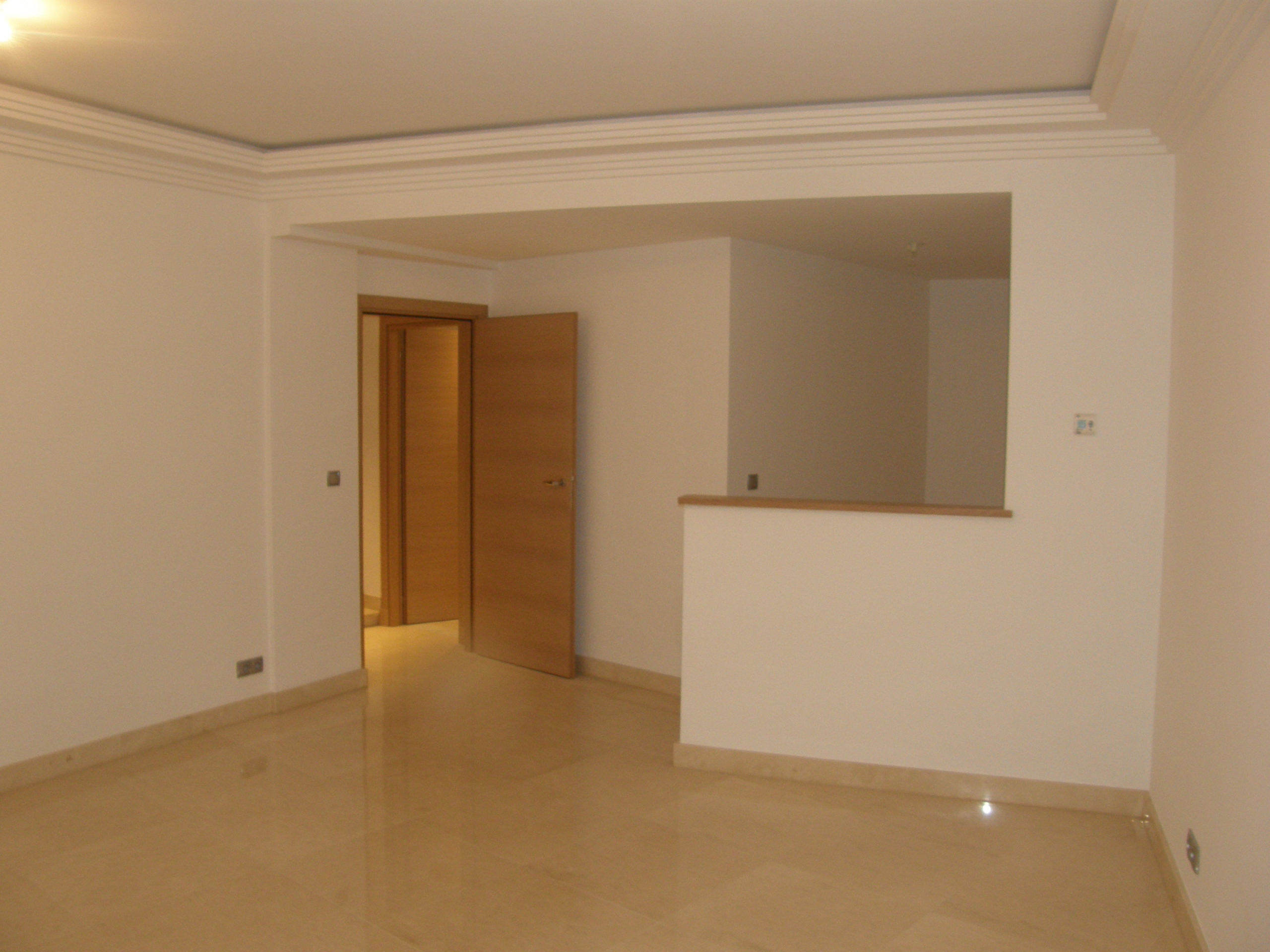 LARGE 2-ROOM APARTMENT IN MIXED USE WITH PARKING