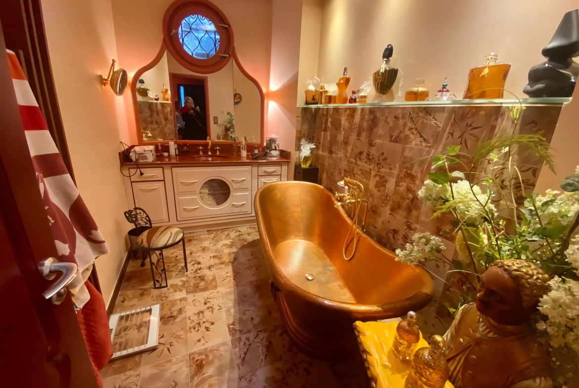 Prestigious address: unique villa with pool and green spaces in Monaco