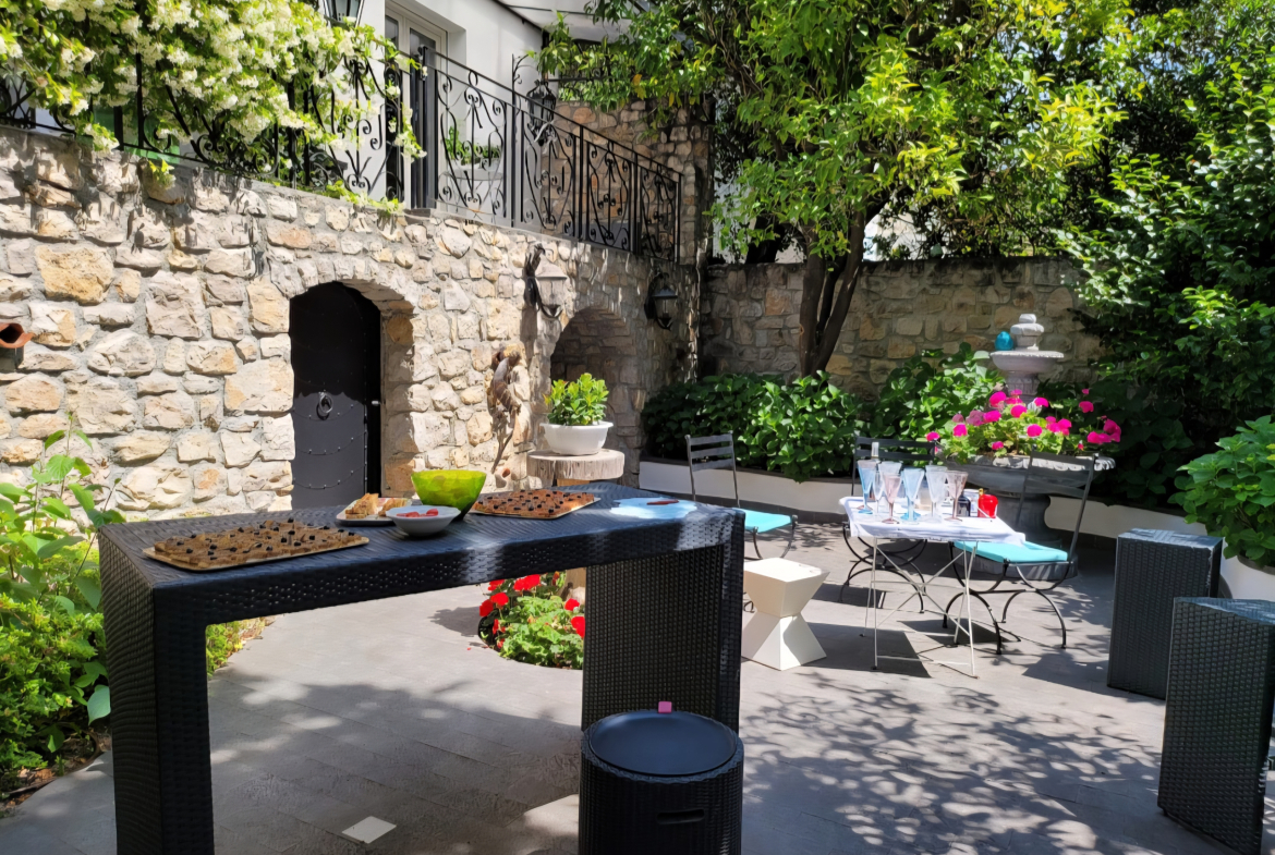 Prestigious address: unique villa with pool and green spaces in Monaco