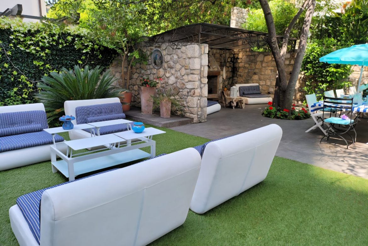 Prestigious address: unique villa with pool and green spaces in Monaco