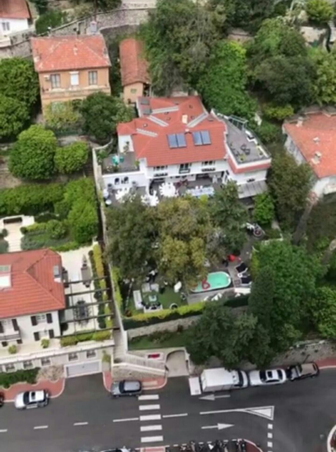 screenshot-20250904-090621-whatsapp-1756992775 Prestigious address: unique villa with pool and green spaces in Monaco