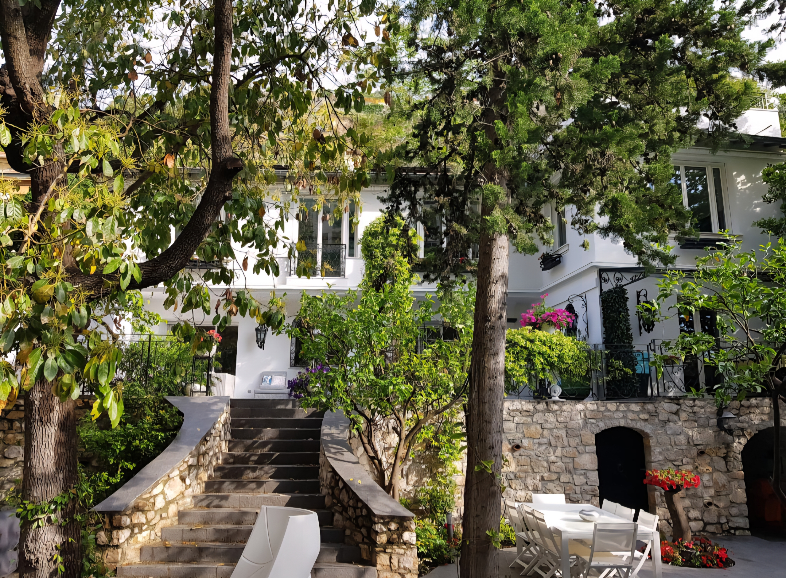 screenshot-20250904-090641-whatsapp-1756992785 Prestigious address: unique villa with pool and green spaces in Monaco
